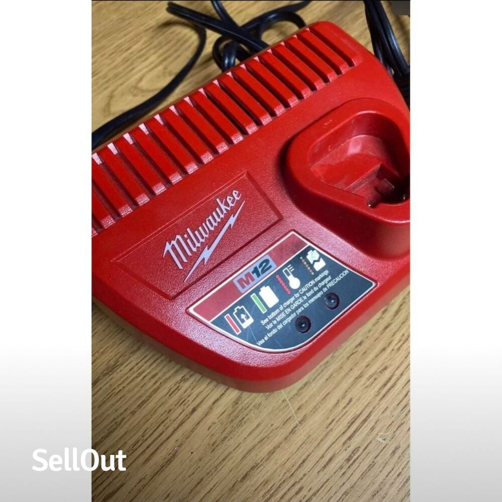 Milwaukee M12 Lithium-Ion Battery Charger - Picture 4 of 5